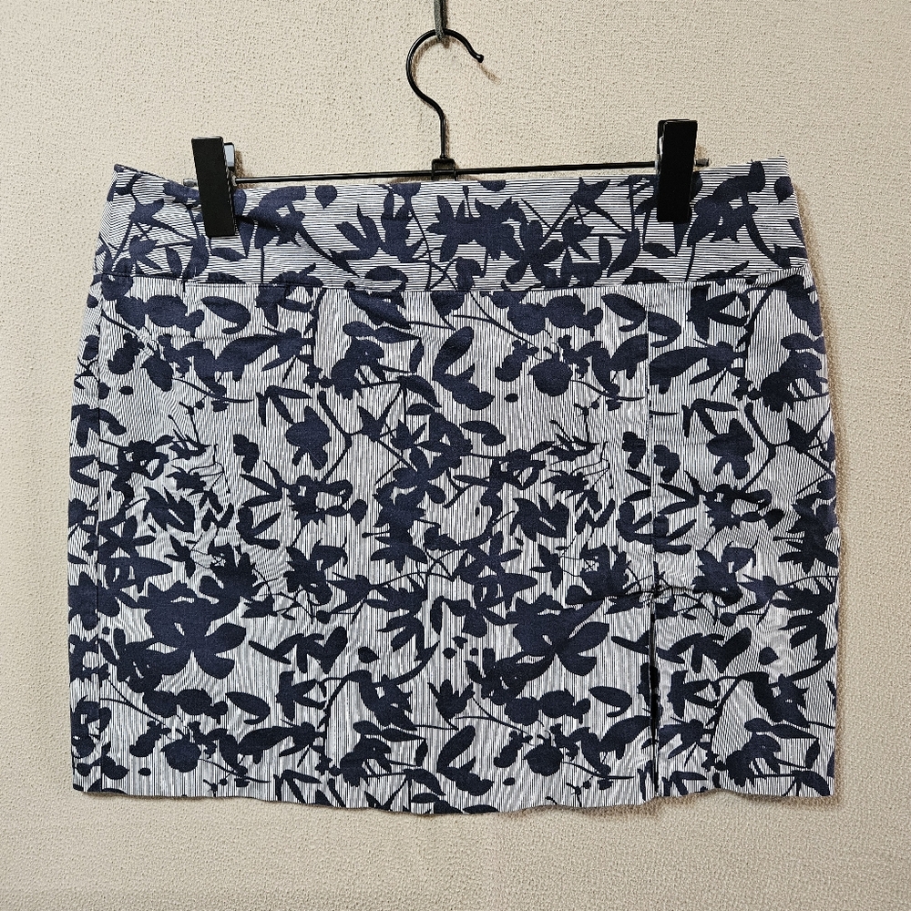 Izod Sporty Floral Navy and White Skort In Size 12